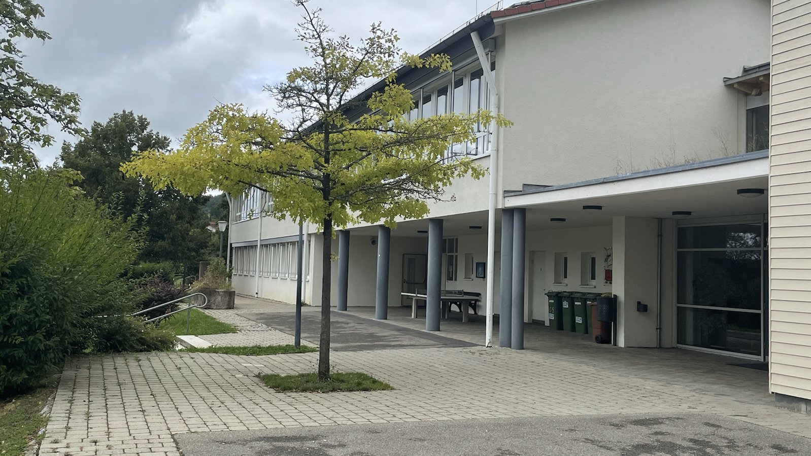 Das Schulgebäude von außen